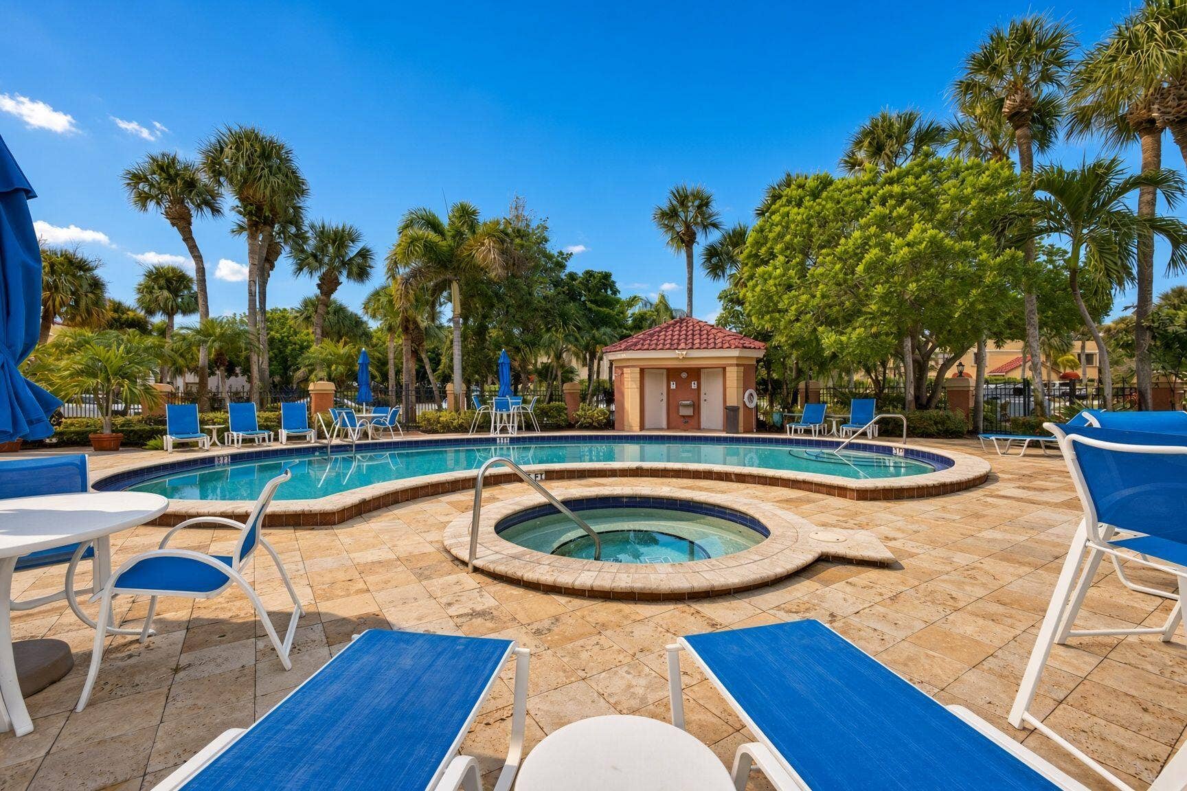 42 Uno Lago Drive, Juno Beach, FL 33408 46-web-or-mls-caDmq