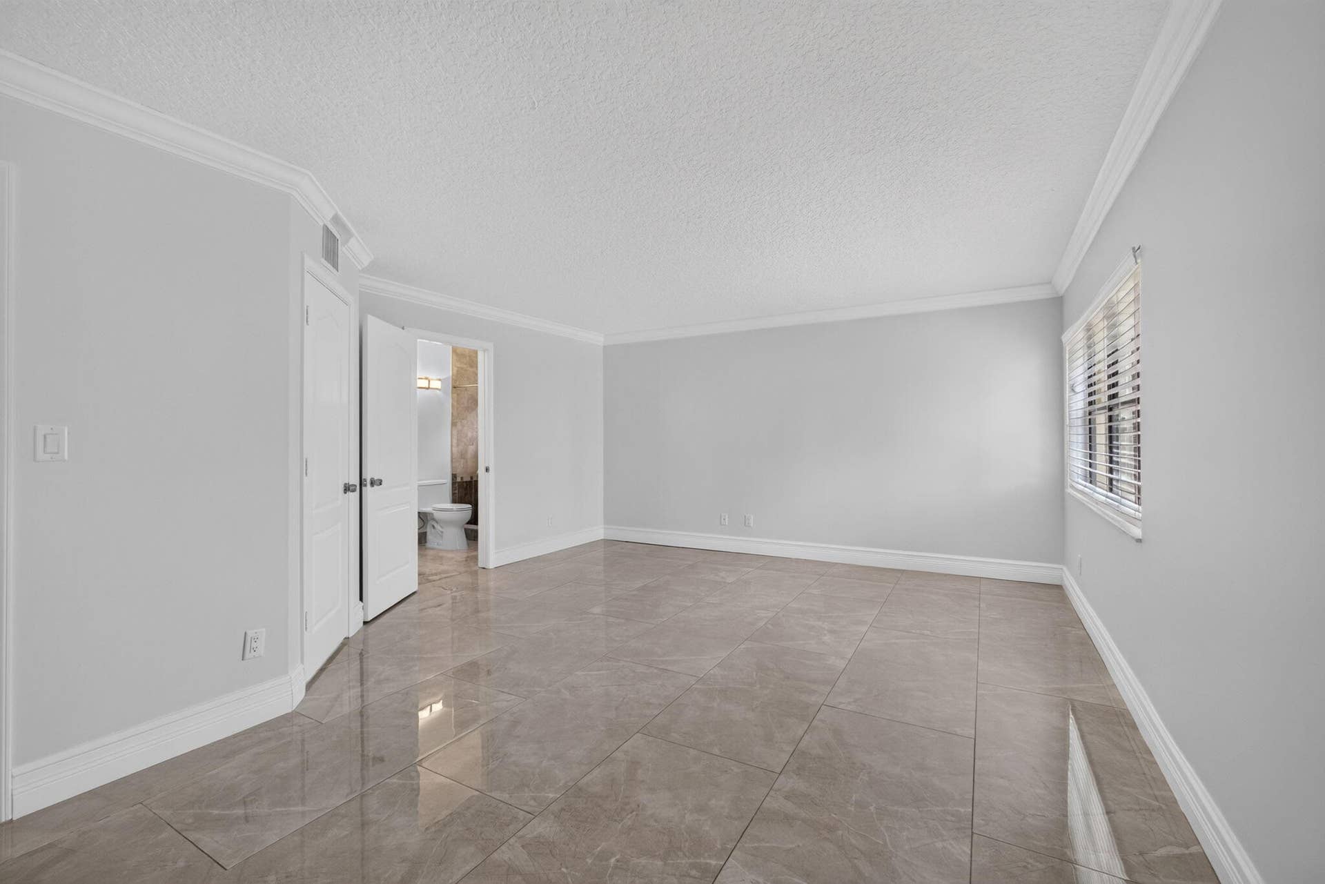 42 Uno Lago Drive, Juno Beach, FL 33408 23-web-or-mls-5D1A7231