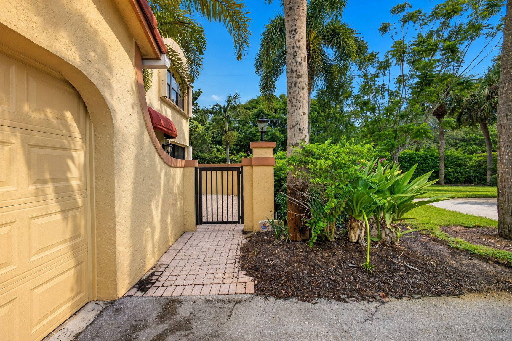 42 Uno Lago Drive, Juno Beach, FL 33408 5-web-or-mls-sZYcK