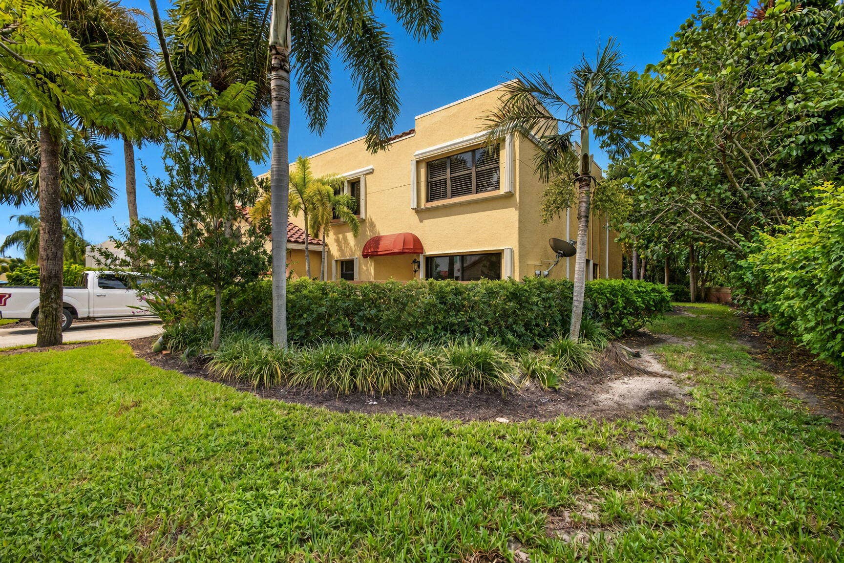 42 Uno Lago Drive, Juno Beach, FL 33408 1-web-or-mls-S7X2a