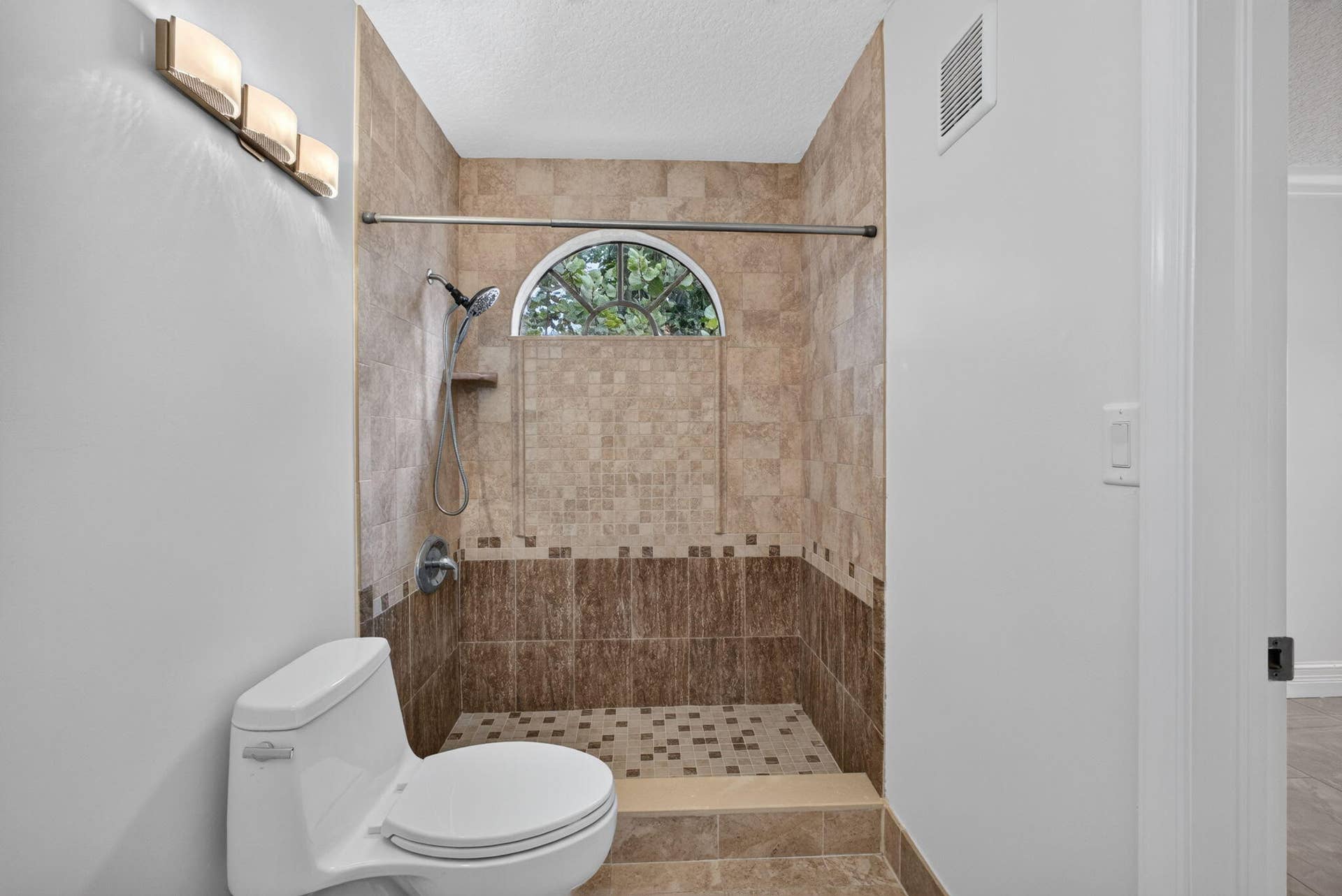 42 Uno Lago Drive, Juno Beach, FL 33408 27-web-or-mls-5D1A7248