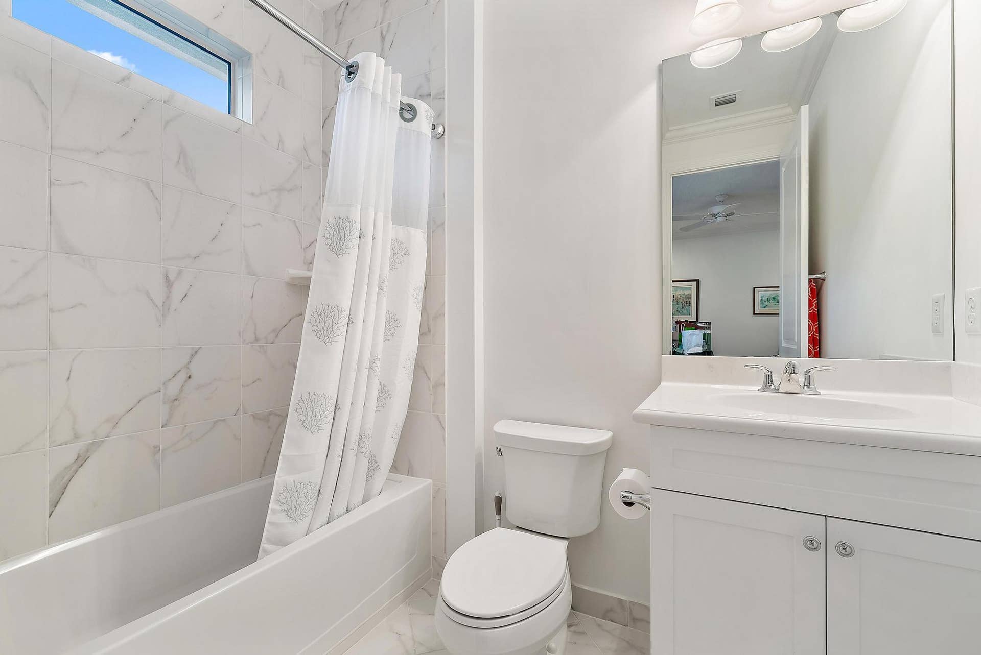 Guest bedroom 3 full bathroom with tub/shower combo