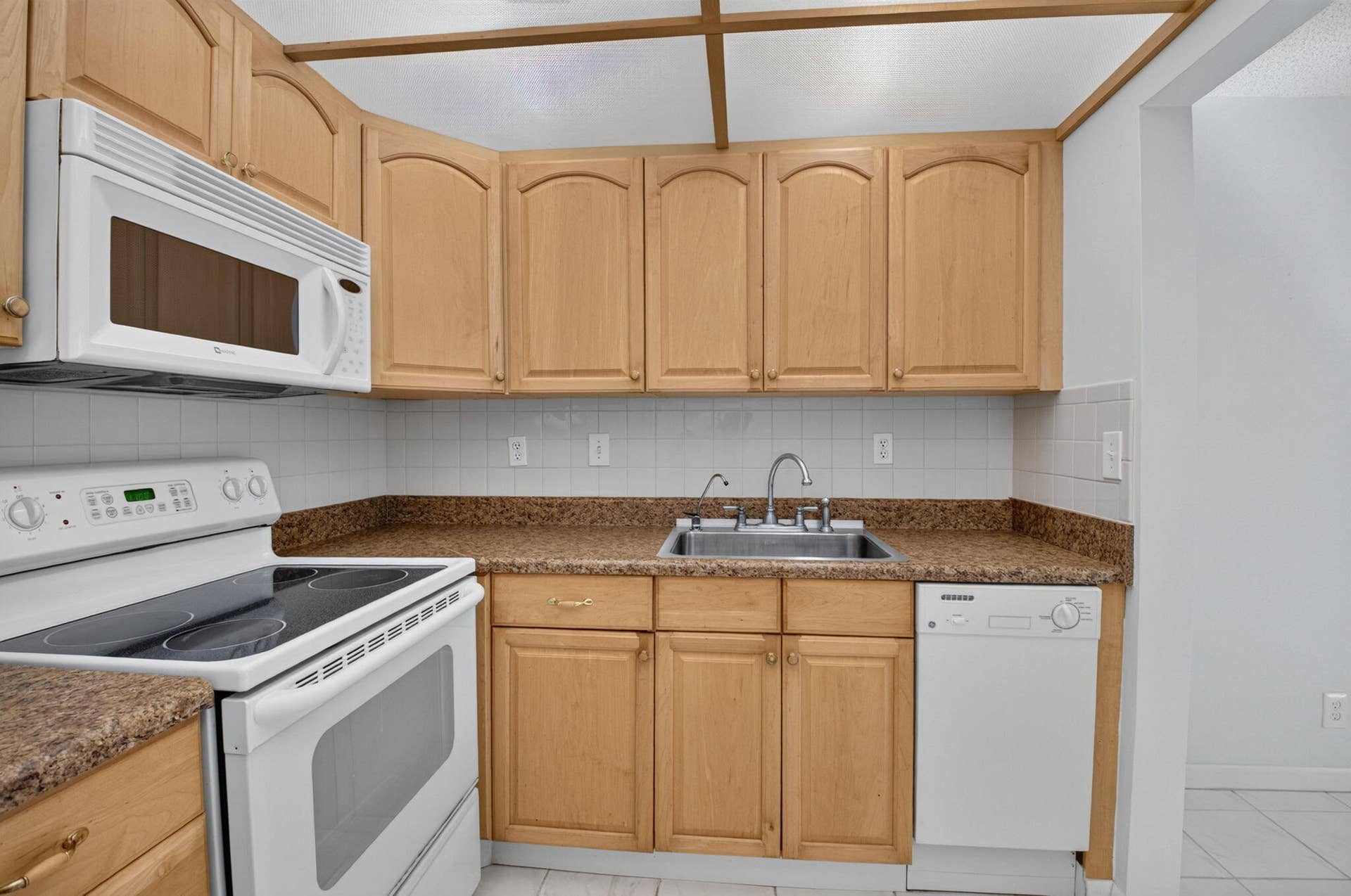 386 Capri I, Delray Beach, FL 33484 Kitchen