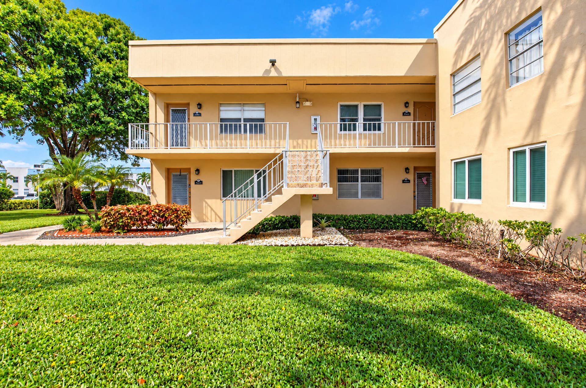 386 Capri I, Delray Beach, FL 33484 Corner unit
