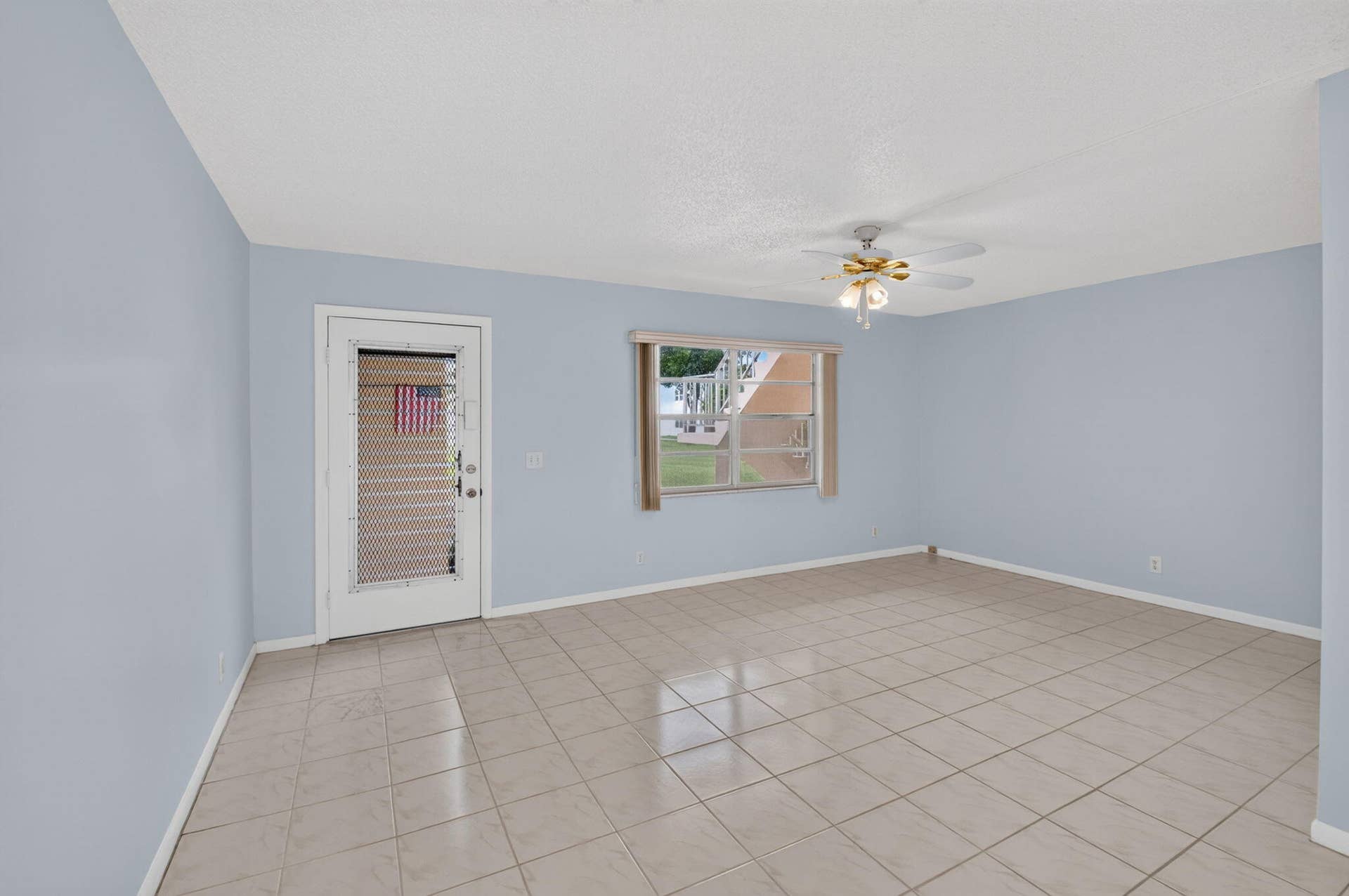 386 Capri I, Delray Beach, FL 33484 Welcome In!