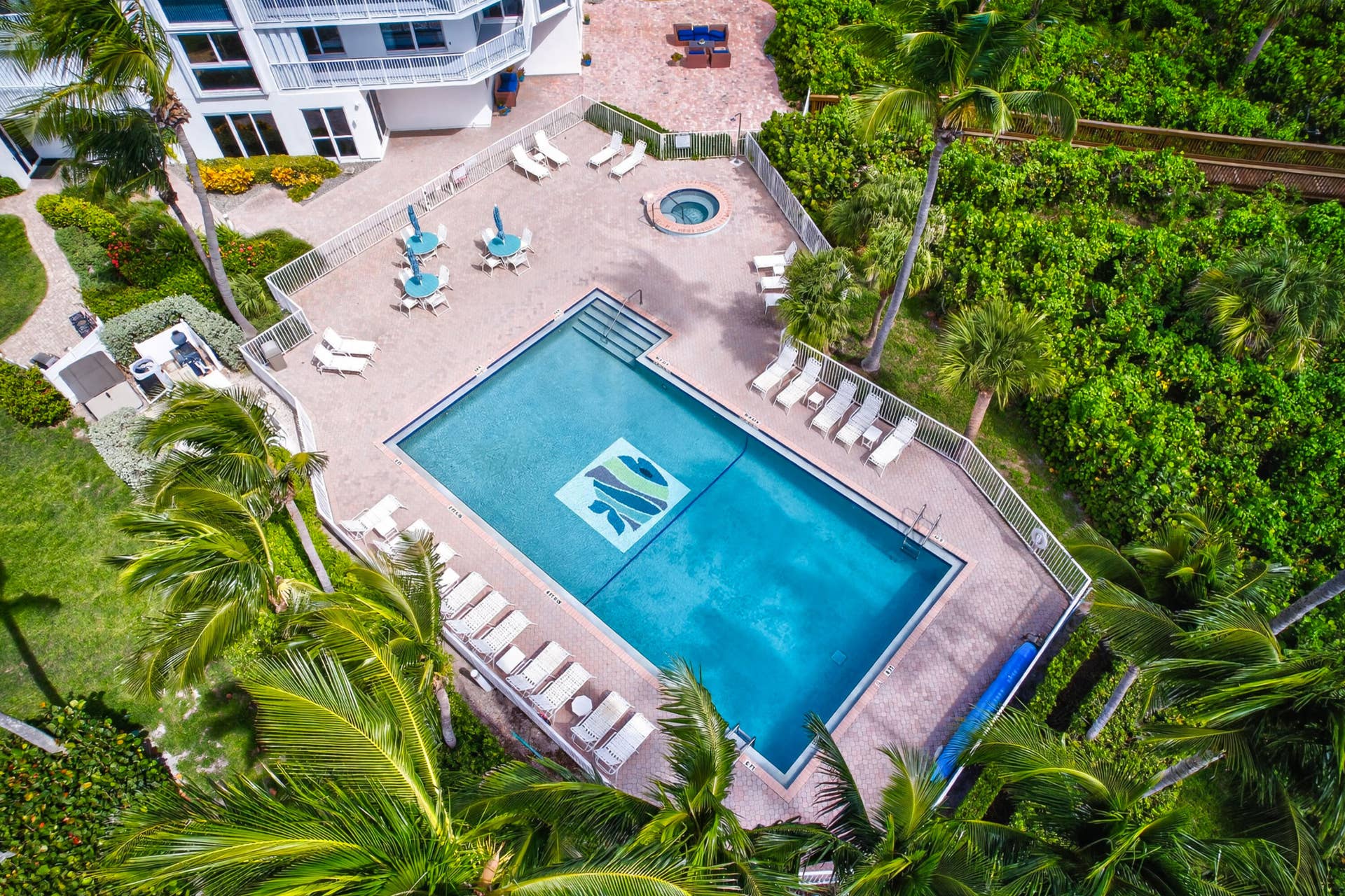Aquanique pool