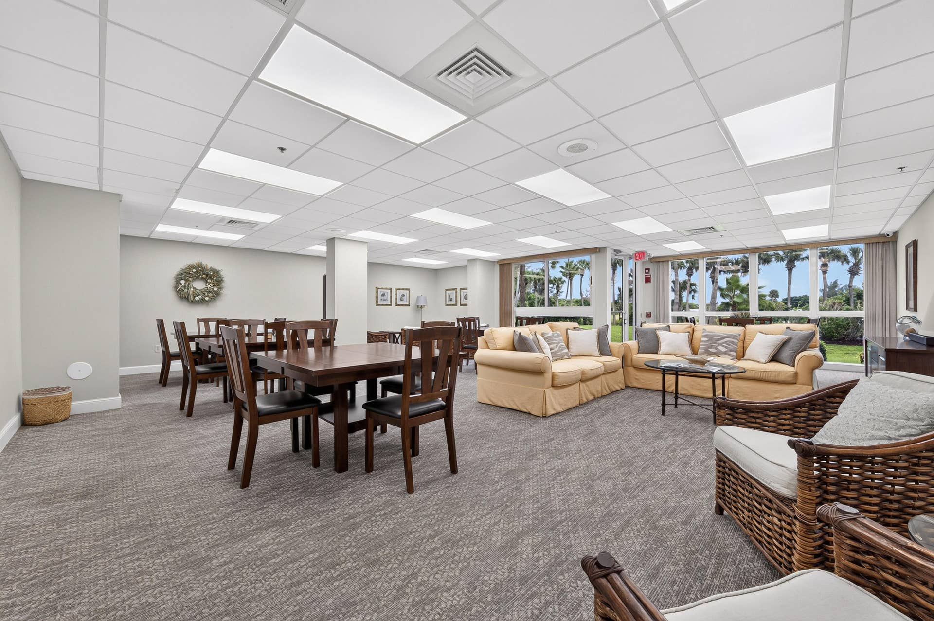 Amenities: Meeting rm