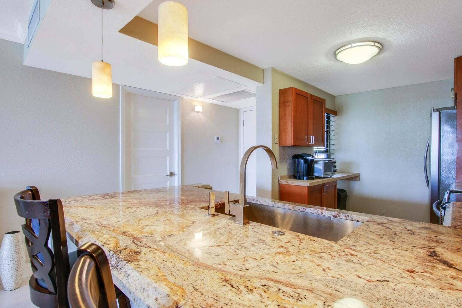 8 Royal Palm Way, #2010, Boca Raton, FL 33432 Kitchen-3