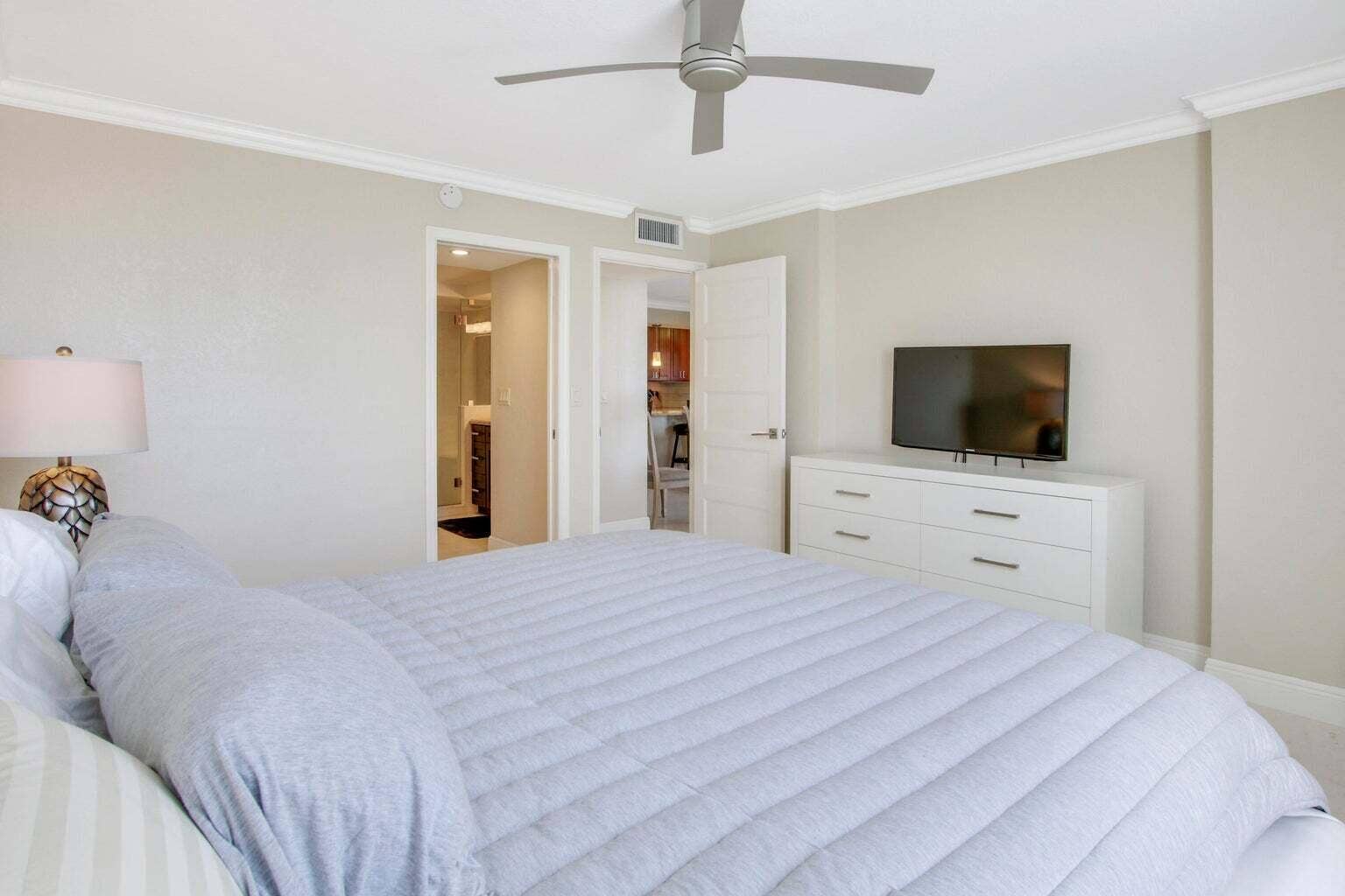 8 Royal Palm Way, #2010, Boca Raton, FL 33432 Primary Bedroom-2