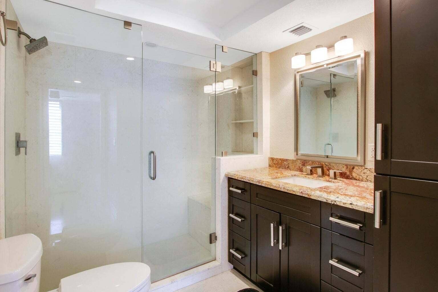 8 Royal Palm Way, #2010, Boca Raton, FL 33432 Primary Bathroom