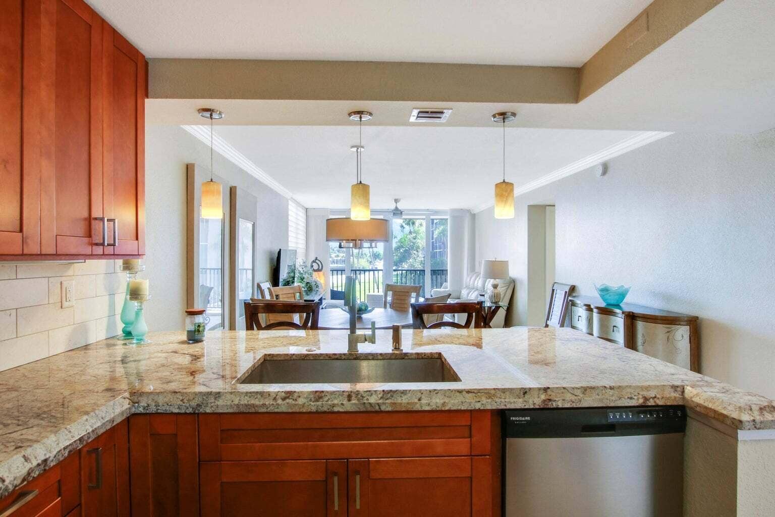 8 Royal Palm Way, #2010, Boca Raton, FL 33432 Kitchen-1