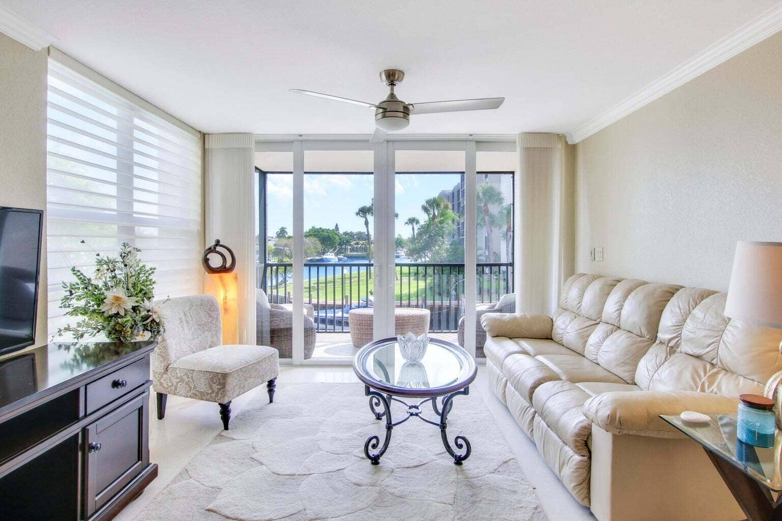 8 Royal Palm Way, #2010, Boca Raton, FL 33432 Living-4
