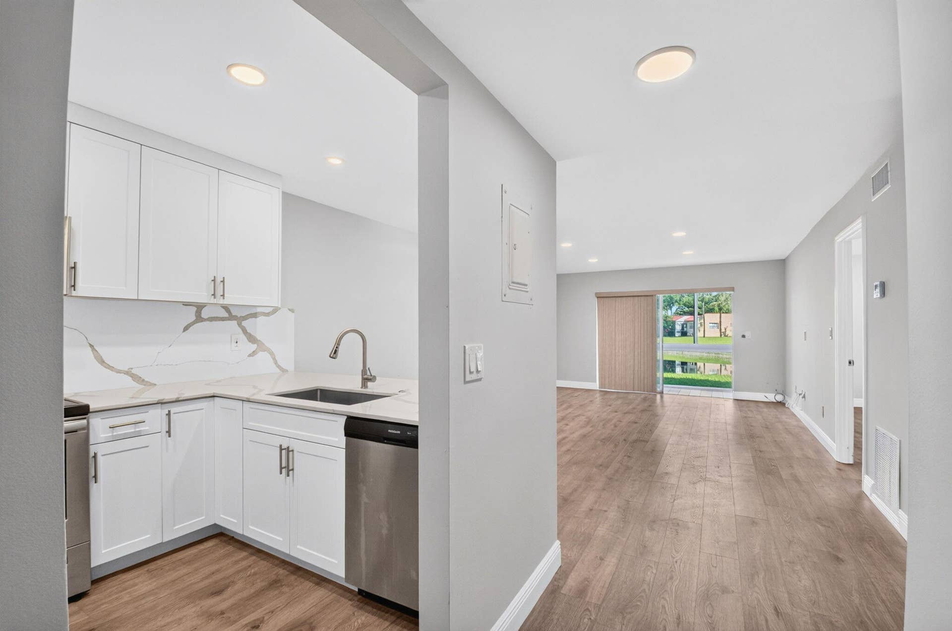 163 LAKE EVELYN Drive, West Palm Beach, FL 33411 Entry to Condo