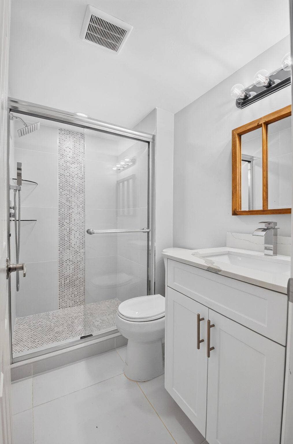 163 LAKE EVELYN Drive, West Palm Beach, FL 33411 Full Updated Guest Bath