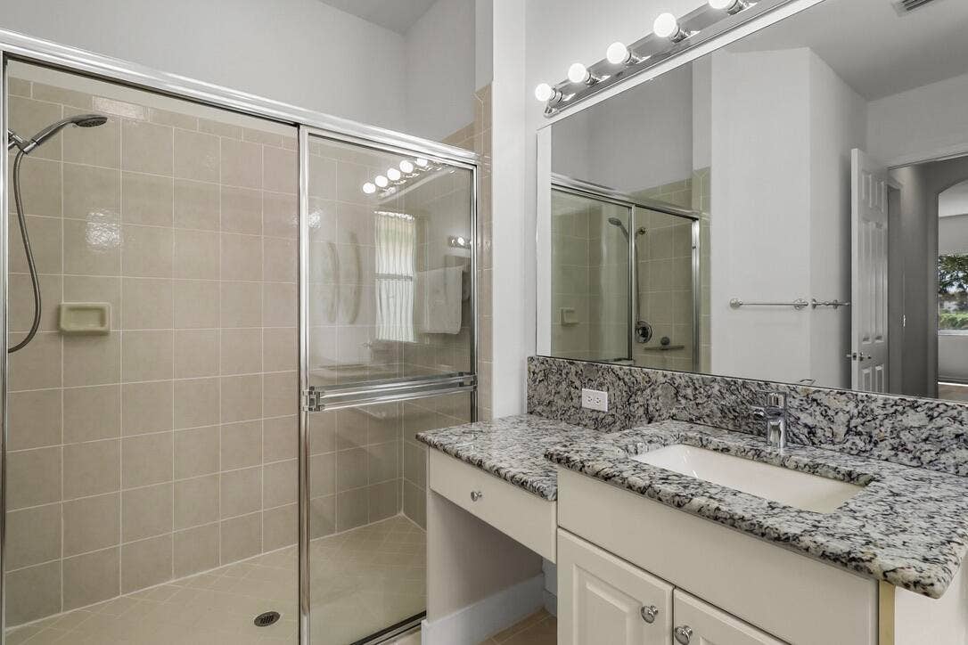 9110 Bay Harbour Circle, West Palm Beach, FL 33411 Primary bathroom