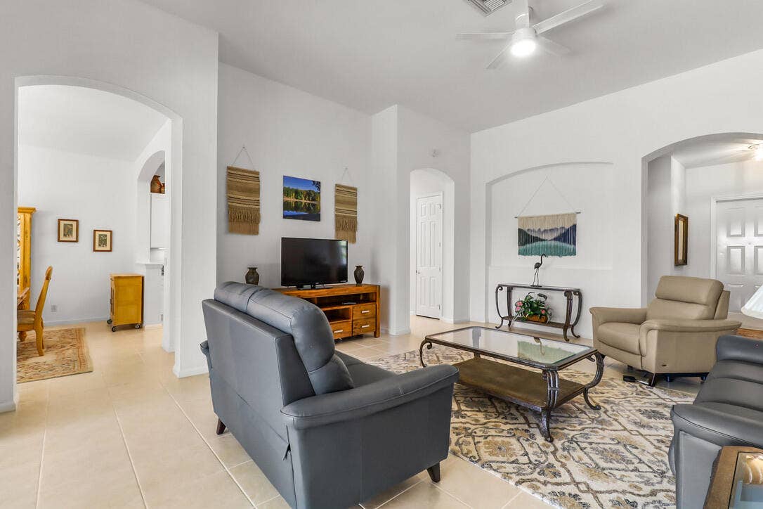 9110 Bay Harbour Circle, West Palm Beach, FL 33411 Livingroom