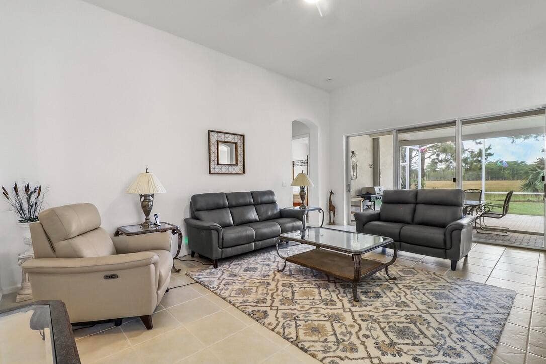 9110 Bay Harbour Circle, West Palm Beach, FL 33411 Living room