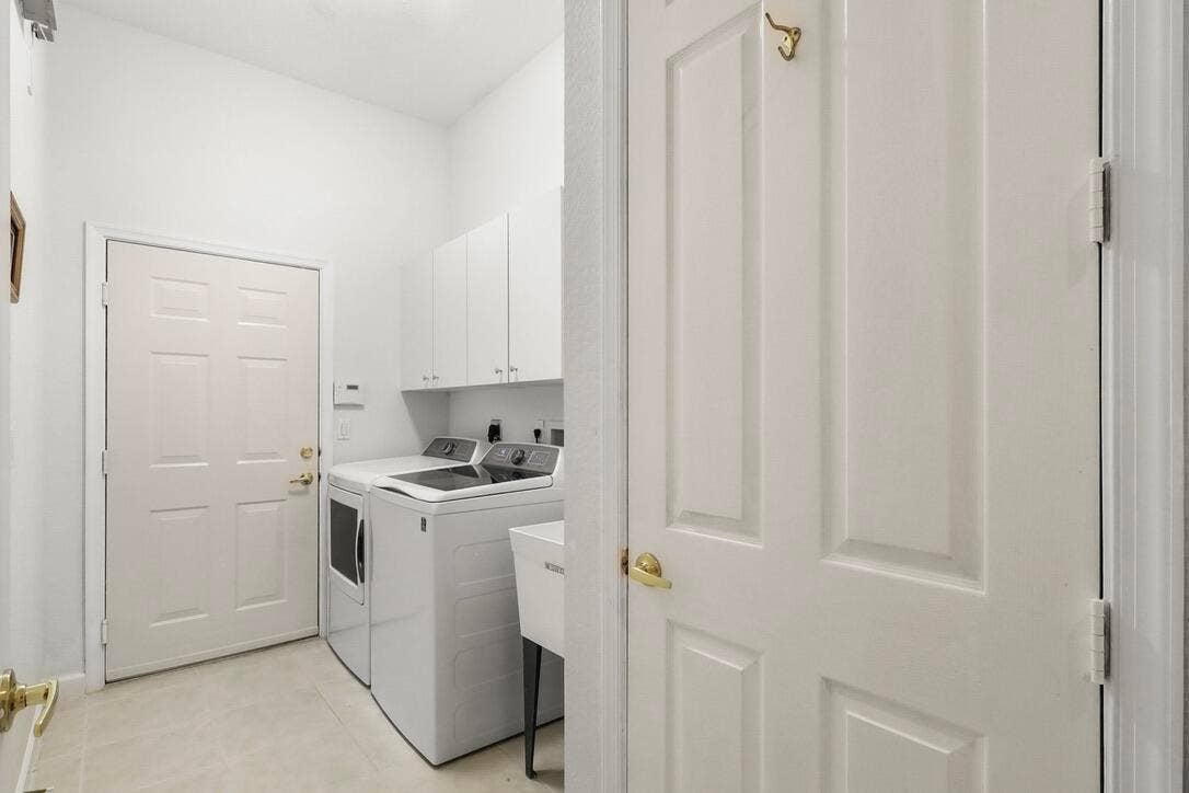 9110 Bay Harbour Circle, West Palm Beach, FL 33411 Laundry Room