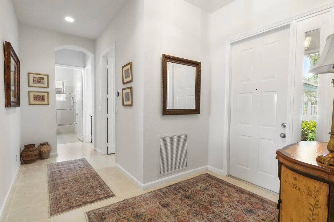 9110 Bay Harbour Circle, West Palm Beach, FL 33411 Hallway