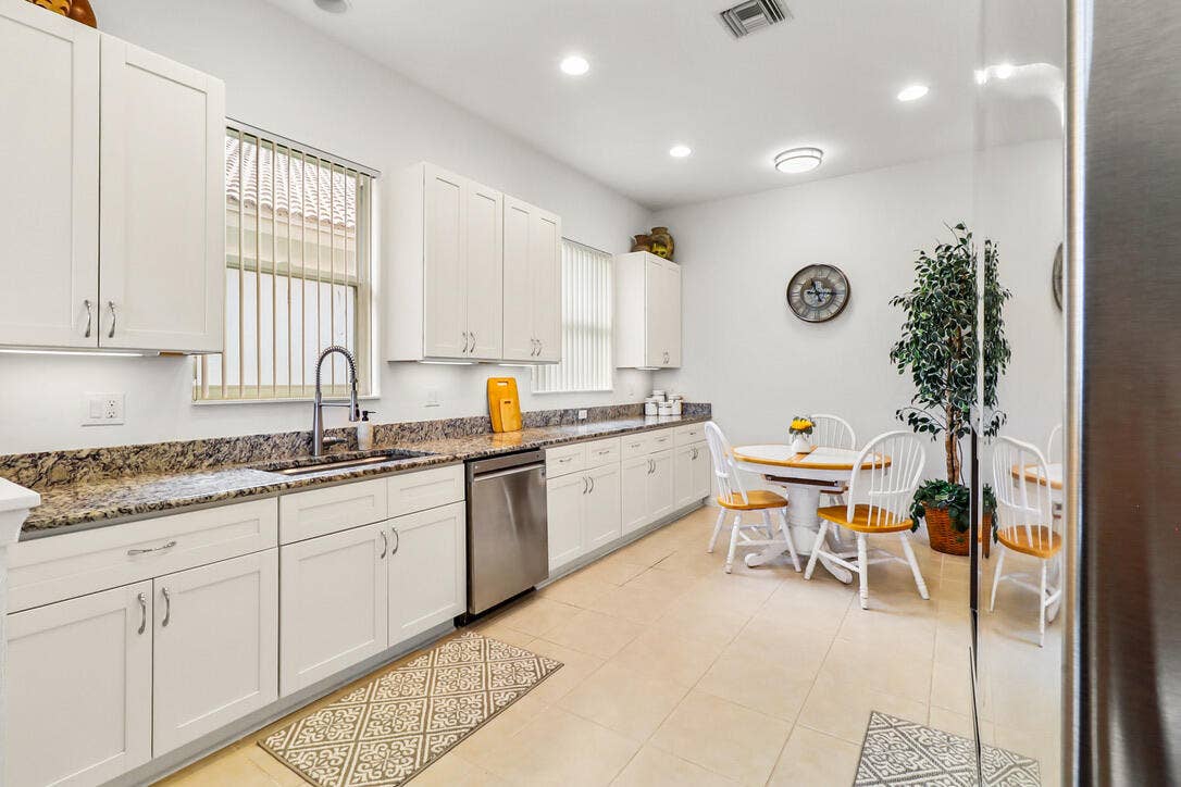 9110 Bay Harbour Circle, West Palm Beach, FL 33411 Kitchen