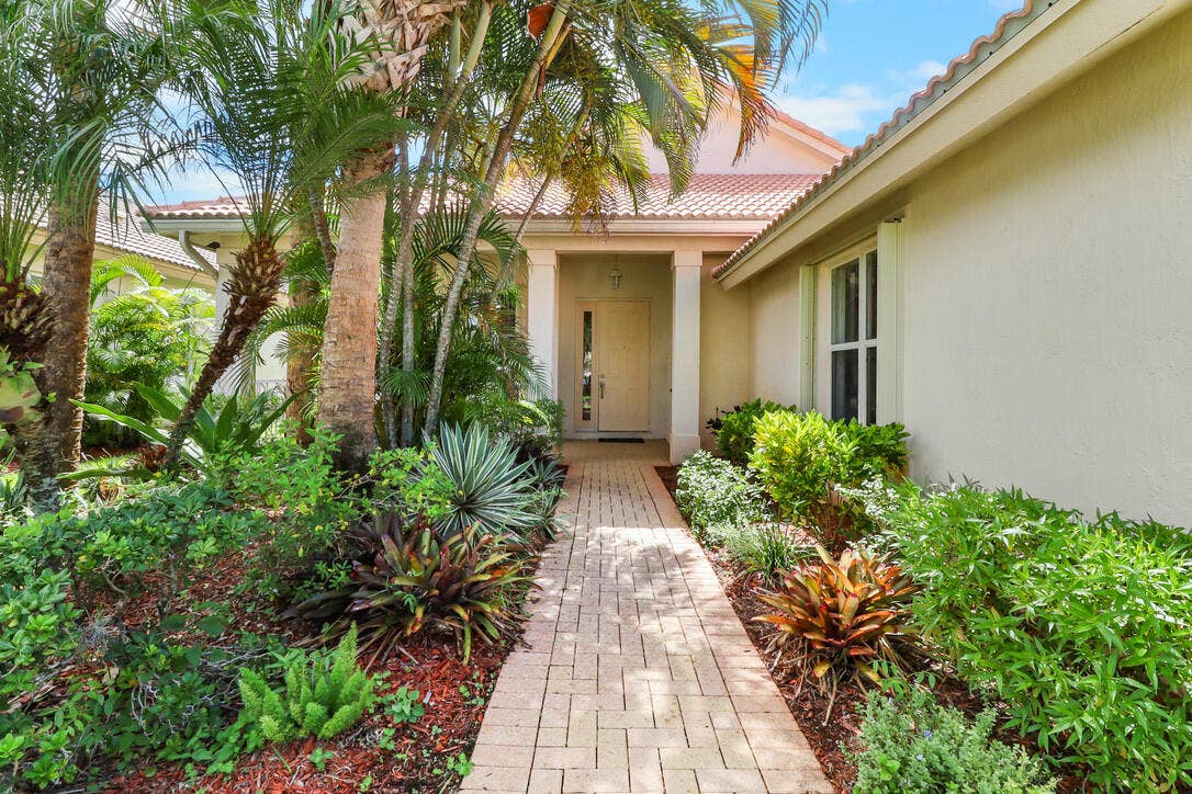 9110 Bay Harbour Circle, West Palm Beach, FL 33411 Welcome Entry