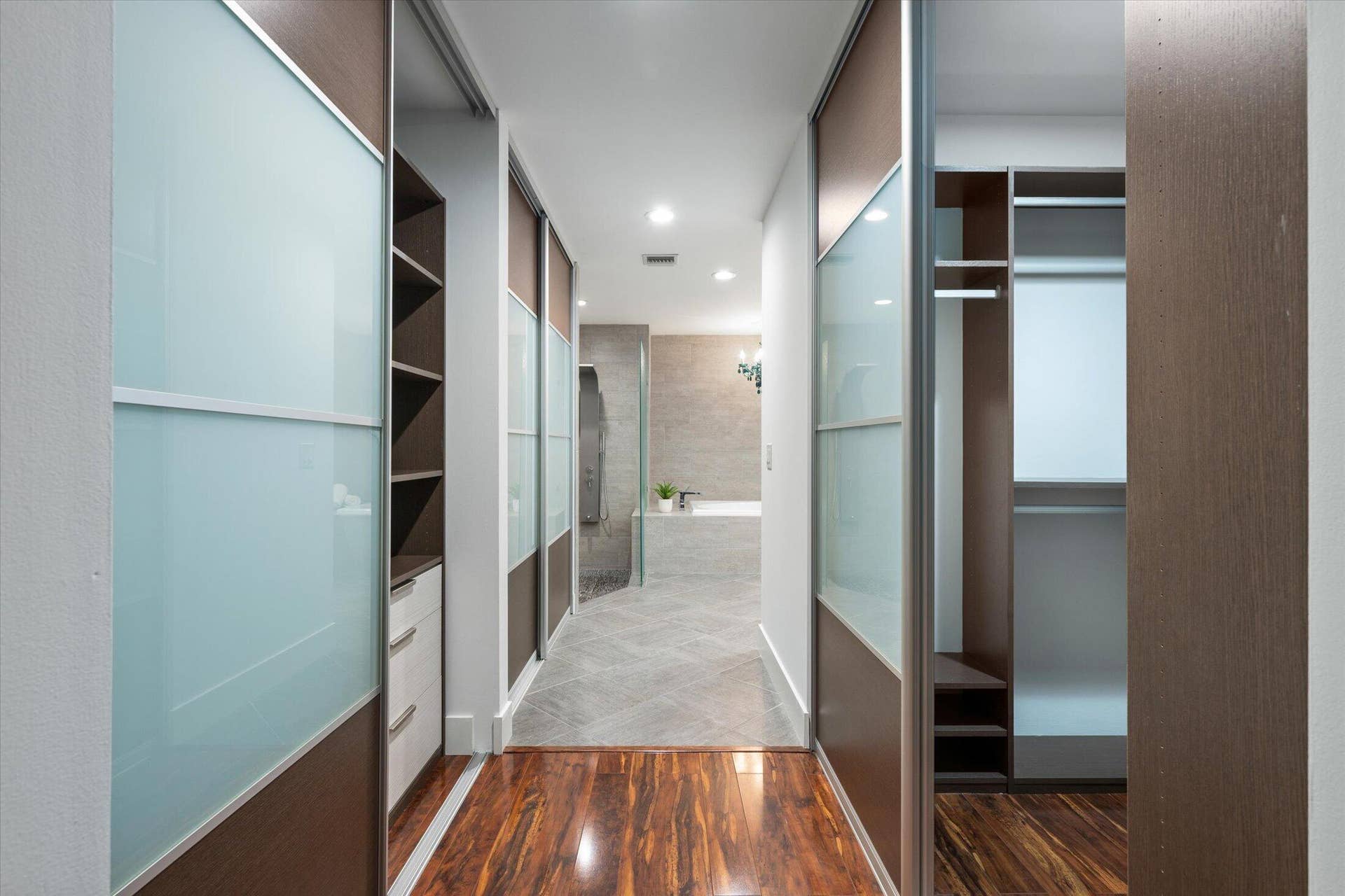 2890 ANTIETAM Lane, West Palm Beach, FL 33409 Wood-finish flooring leading to a hallway with built-in storage