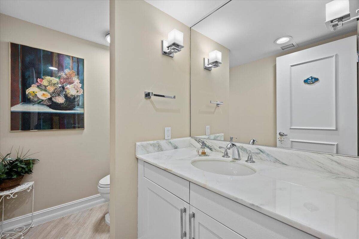 100 LAKESHORE Drive, #2156, North Palm Beach, FL 33408 17-LUX_1754