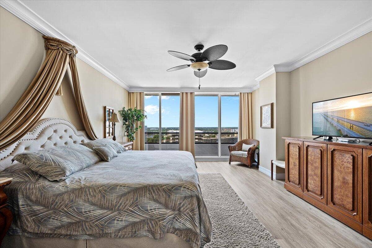 100 LAKESHORE Drive, #2156, North Palm Beach, FL 33408 25-LUX_3614.jpg1
