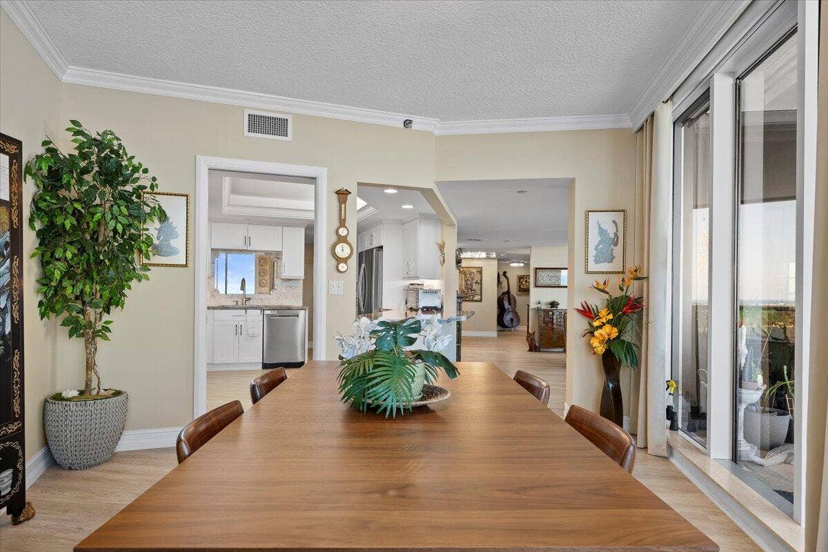 100 LAKESHORE Drive, #2156, North Palm Beach, FL 33408 11-LUX_1729