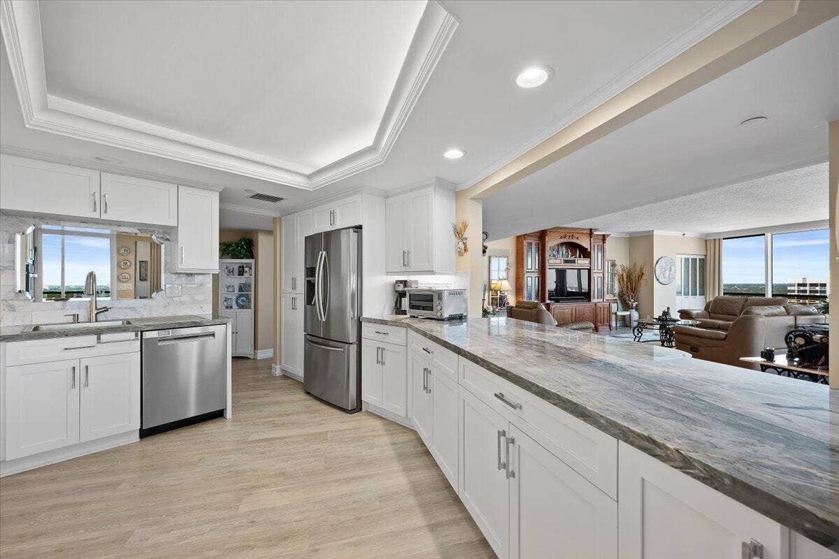 100 LAKESHORE Drive, #2156, North Palm Beach, FL 33408 13-LUX_1744