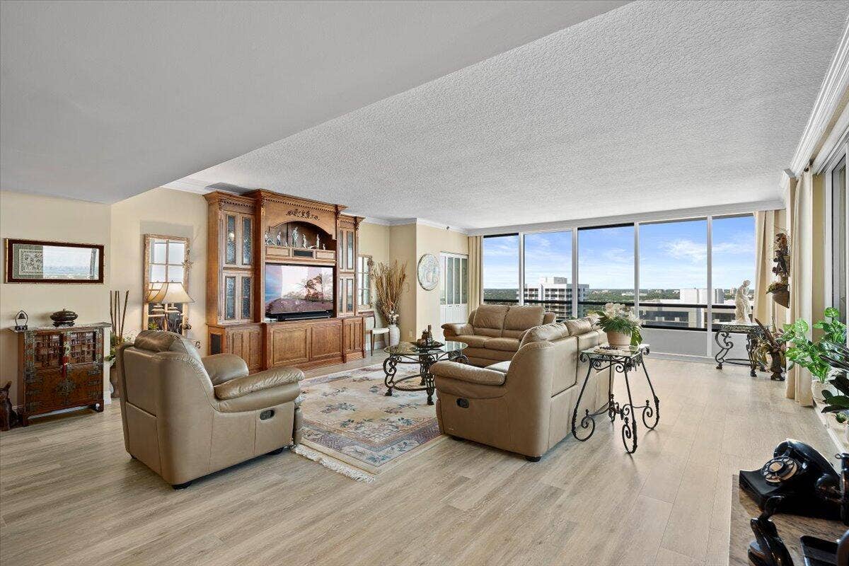 100 LAKESHORE Drive, #2156, North Palm Beach, FL 33408 05-LUX_1699.jpg1