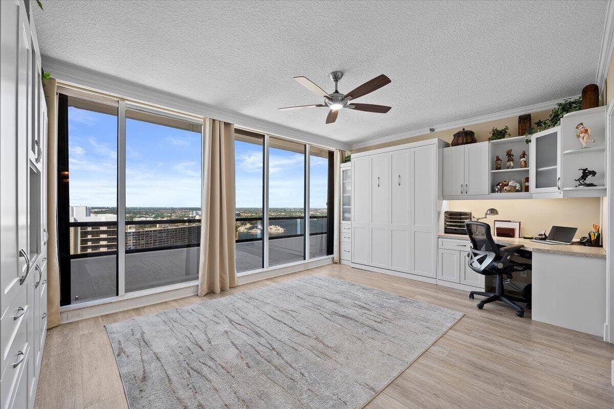 100 LAKESHORE Drive, #2156, North Palm Beach, FL 33408 18-LUX_1759