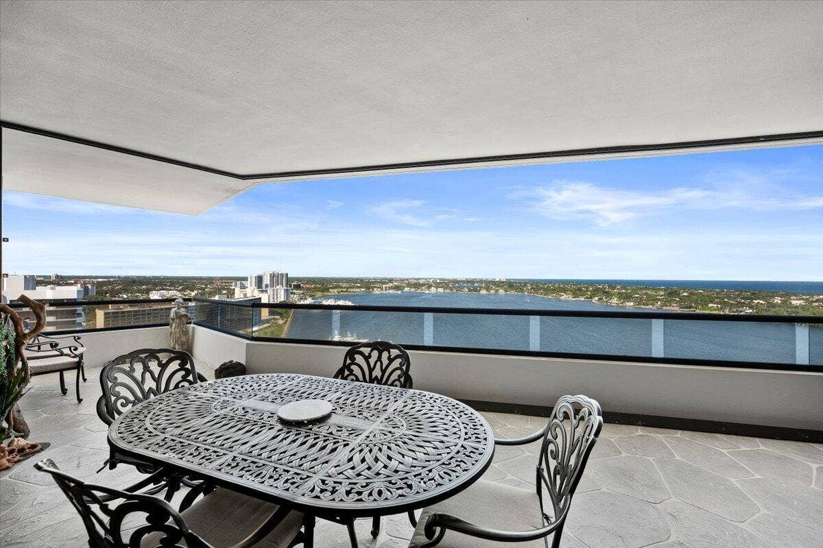 100 LAKESHORE Drive, #2156, North Palm Beach, FL 33408 29-LUX_1814