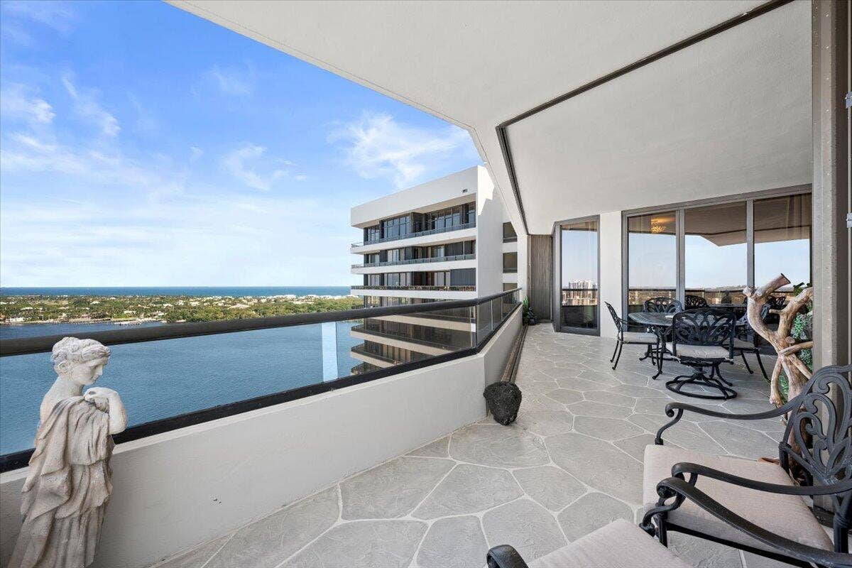 100 LAKESHORE Drive, #2156, North Palm Beach, FL 33408 31-LUX_1824