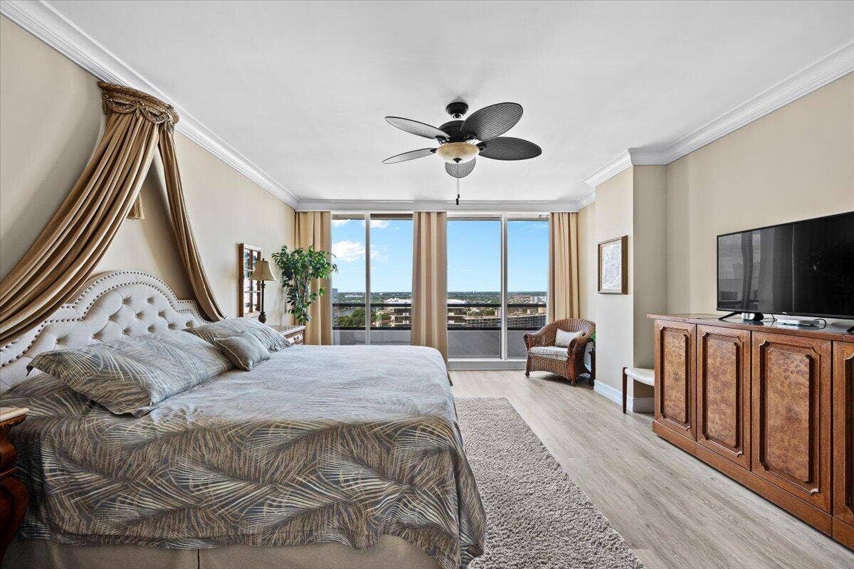 100 LAKESHORE Drive, #2156, North Palm Beach, FL 33408 24-LUX_3614
