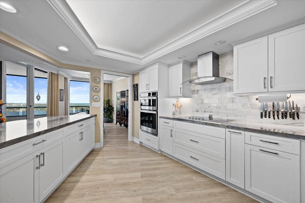100 LAKESHORE Drive, #2156, North Palm Beach, FL 33408 12-LUX_1734