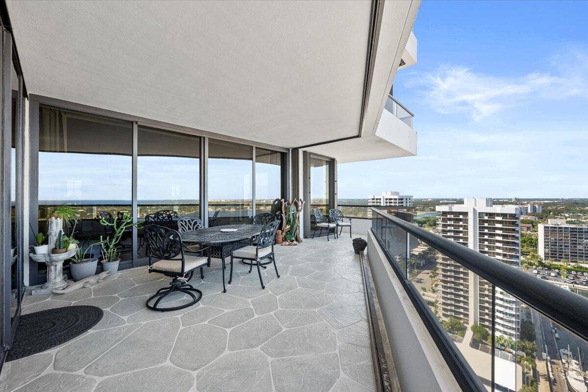 100 LAKESHORE Drive, #2156, North Palm Beach, FL 33408 30-LUX_1819