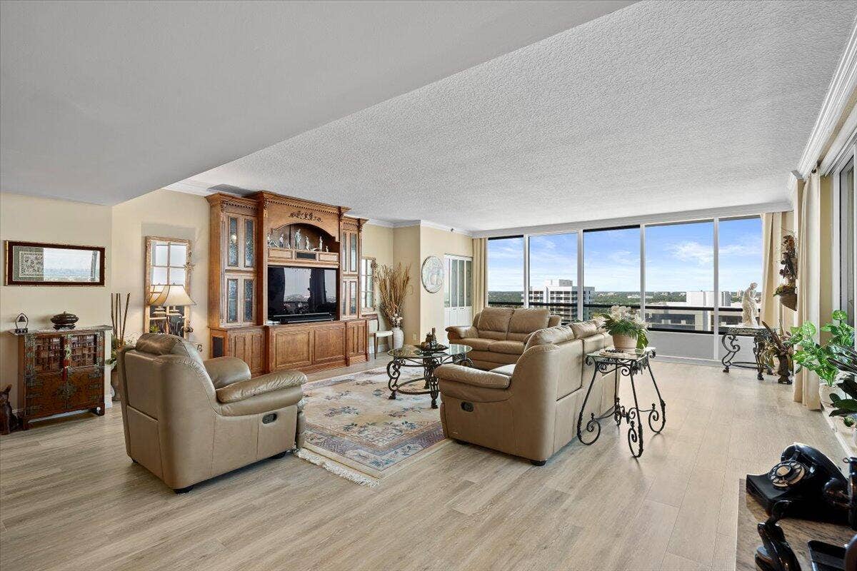 100 LAKESHORE Drive, #2156, North Palm Beach, FL 33408 04-LUX_1699