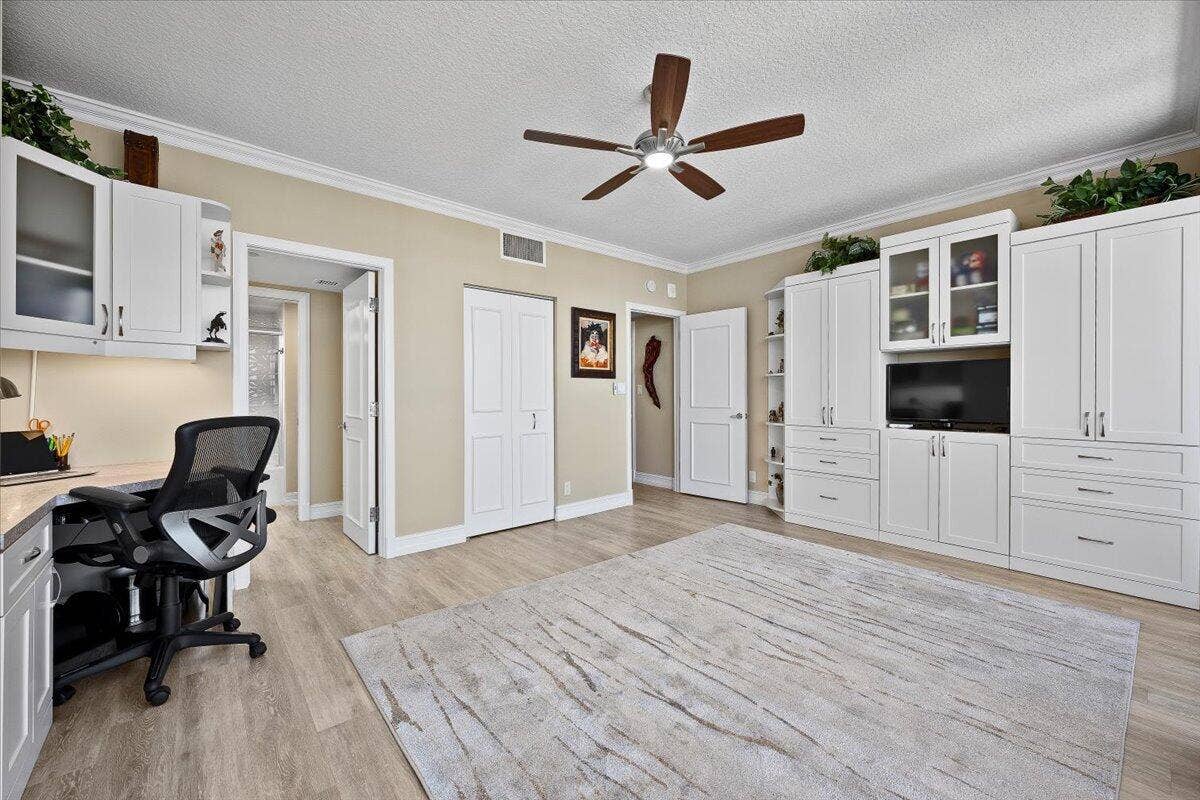 100 LAKESHORE Drive, #2156, North Palm Beach, FL 33408 19-LUX_1764