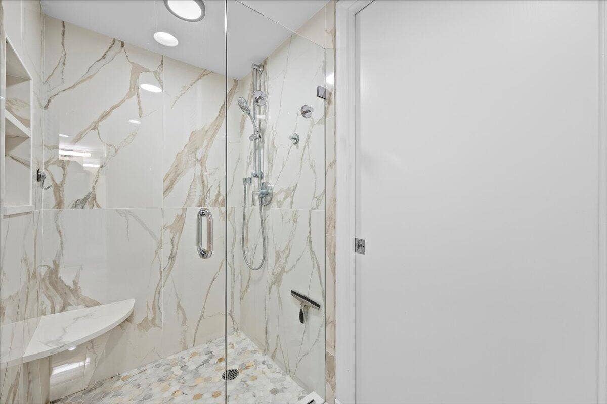 100 LAKESHORE Drive, #2156, North Palm Beach, FL 33408 28-LUX_1804