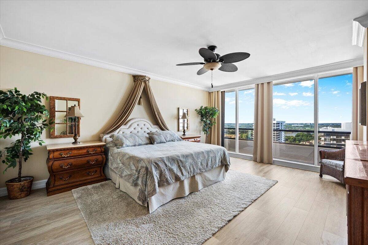 100 LAKESHORE Drive, #2156, North Palm Beach, FL 33408 23-LUX_3609