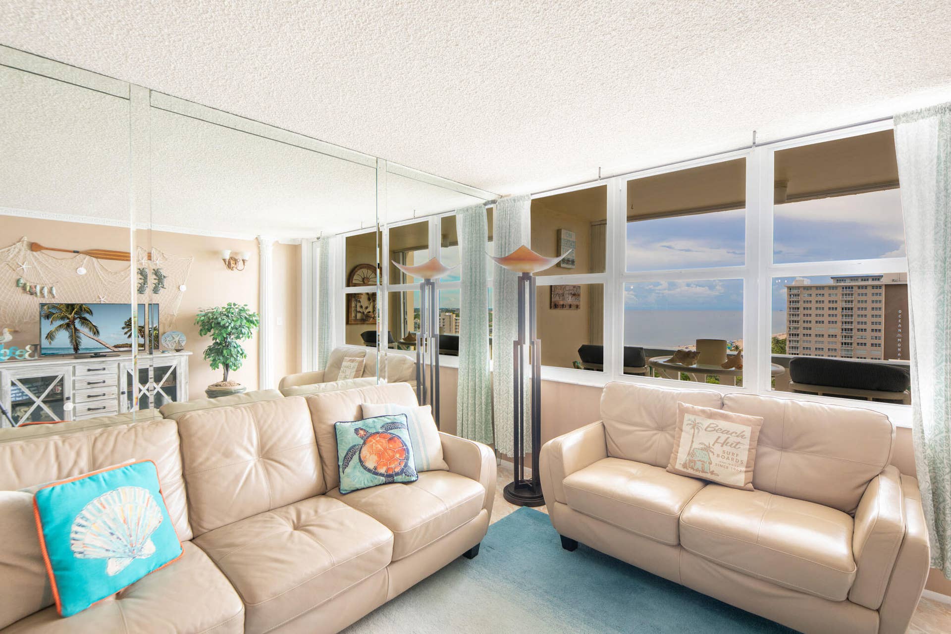 JH 1404 living room 4