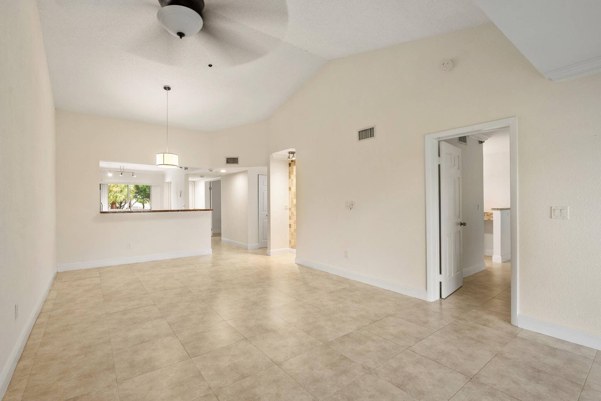 260 NW 67TH Street, #A204, Boca Raton, FL 33487 DSC06095