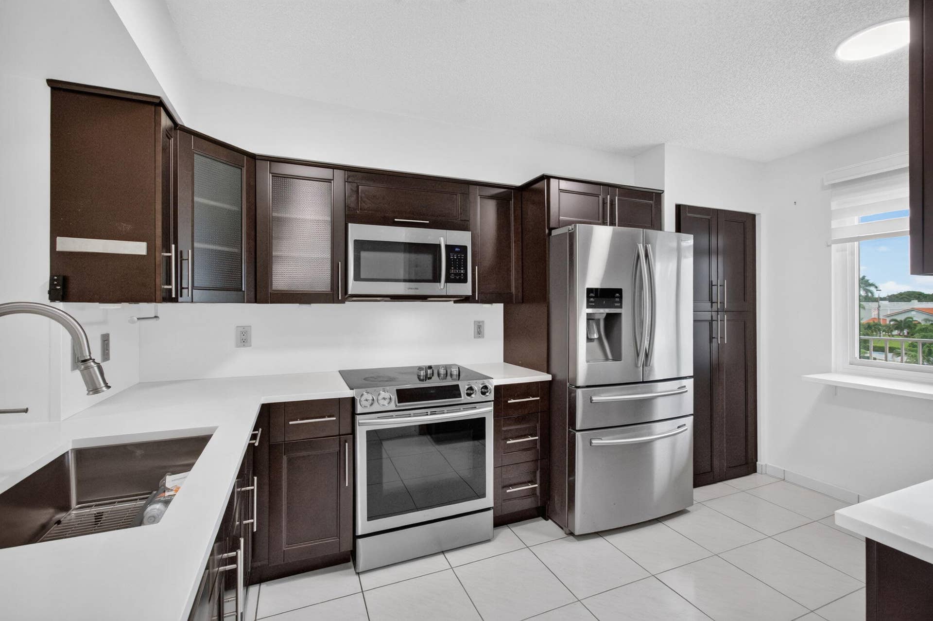 6065 Pointe Regal Circle, #403, Delray Beach, FL 33484 04_Kitchen