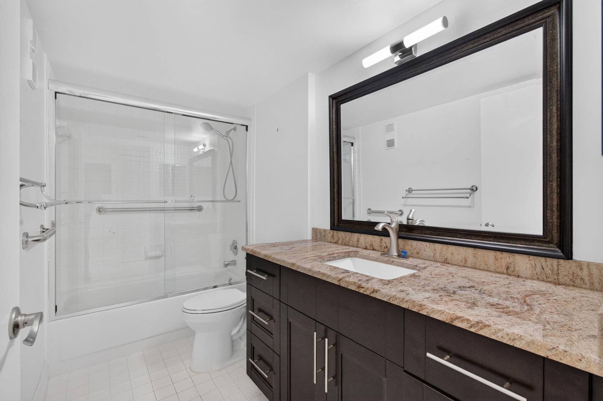 6065 Pointe Regal Circle, #403, Delray Beach, FL 33484 13_Guest_Bath