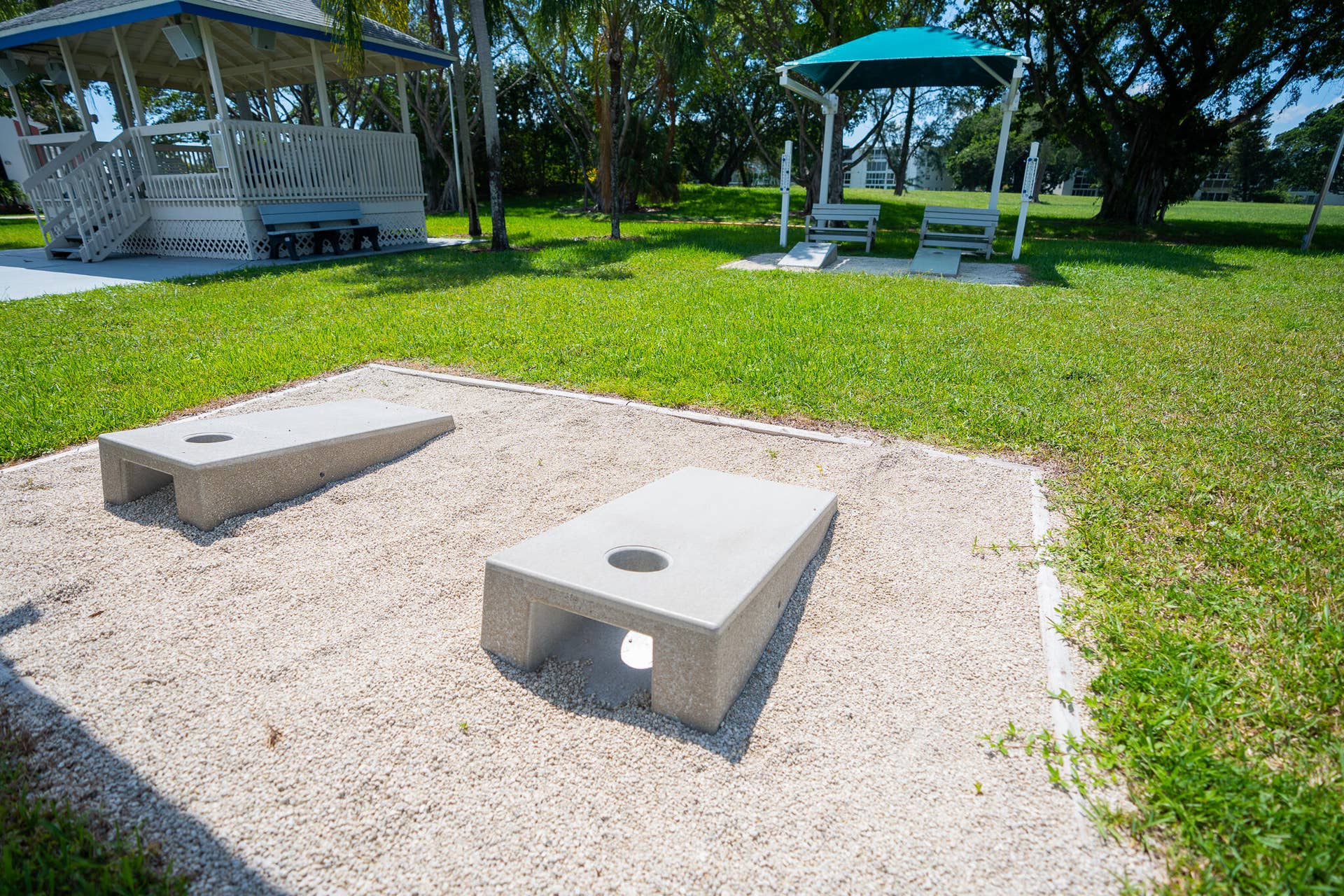 CORNHOLE-1