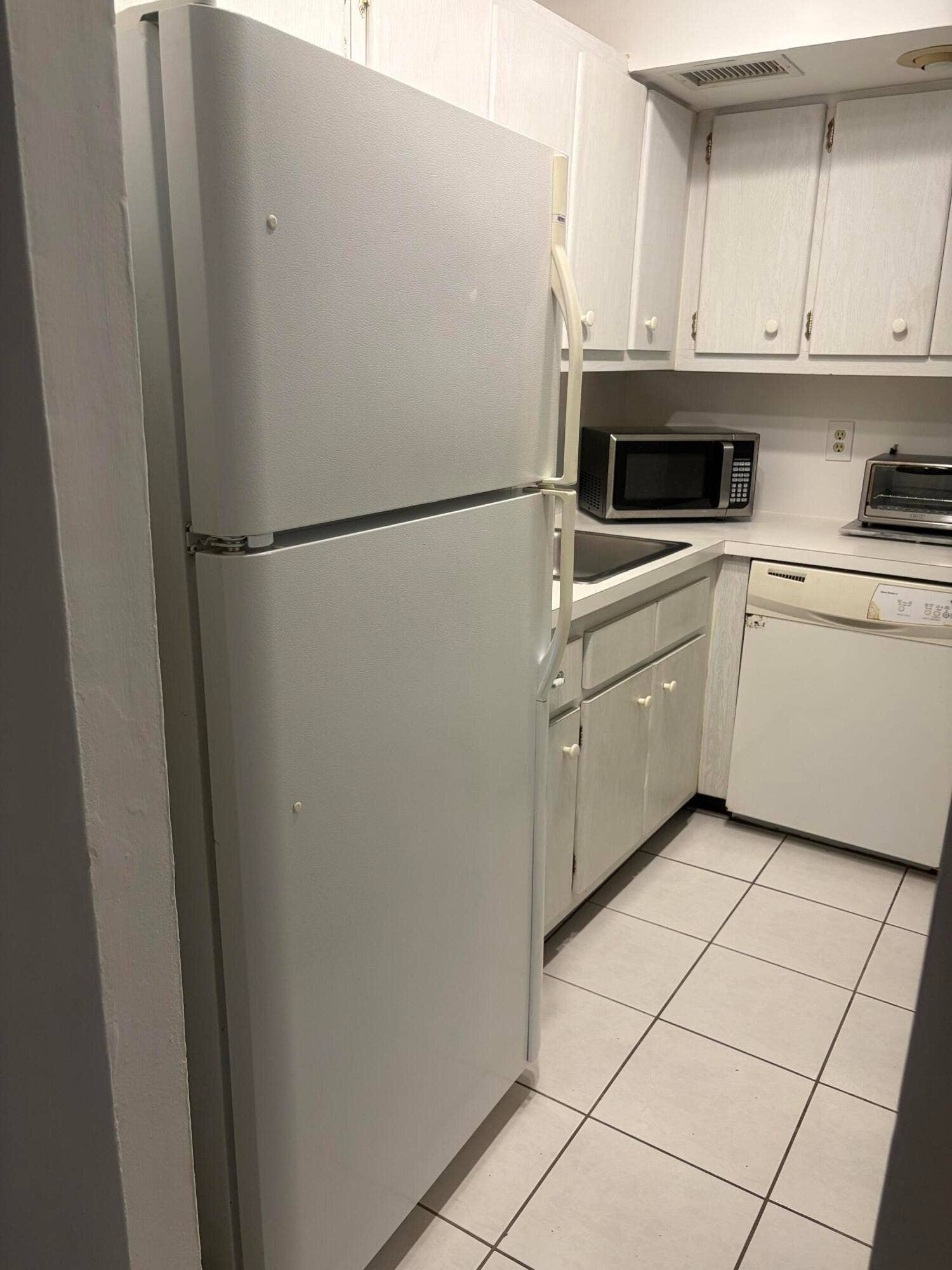 2400 NE 33rd Avenue, #202, Fort Lauderdale, FL 33305 IMG_8882