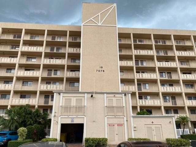 7076 Huntington Lane, #805, Delray Beach, Delray Beach, FL 33446 IMG-5059