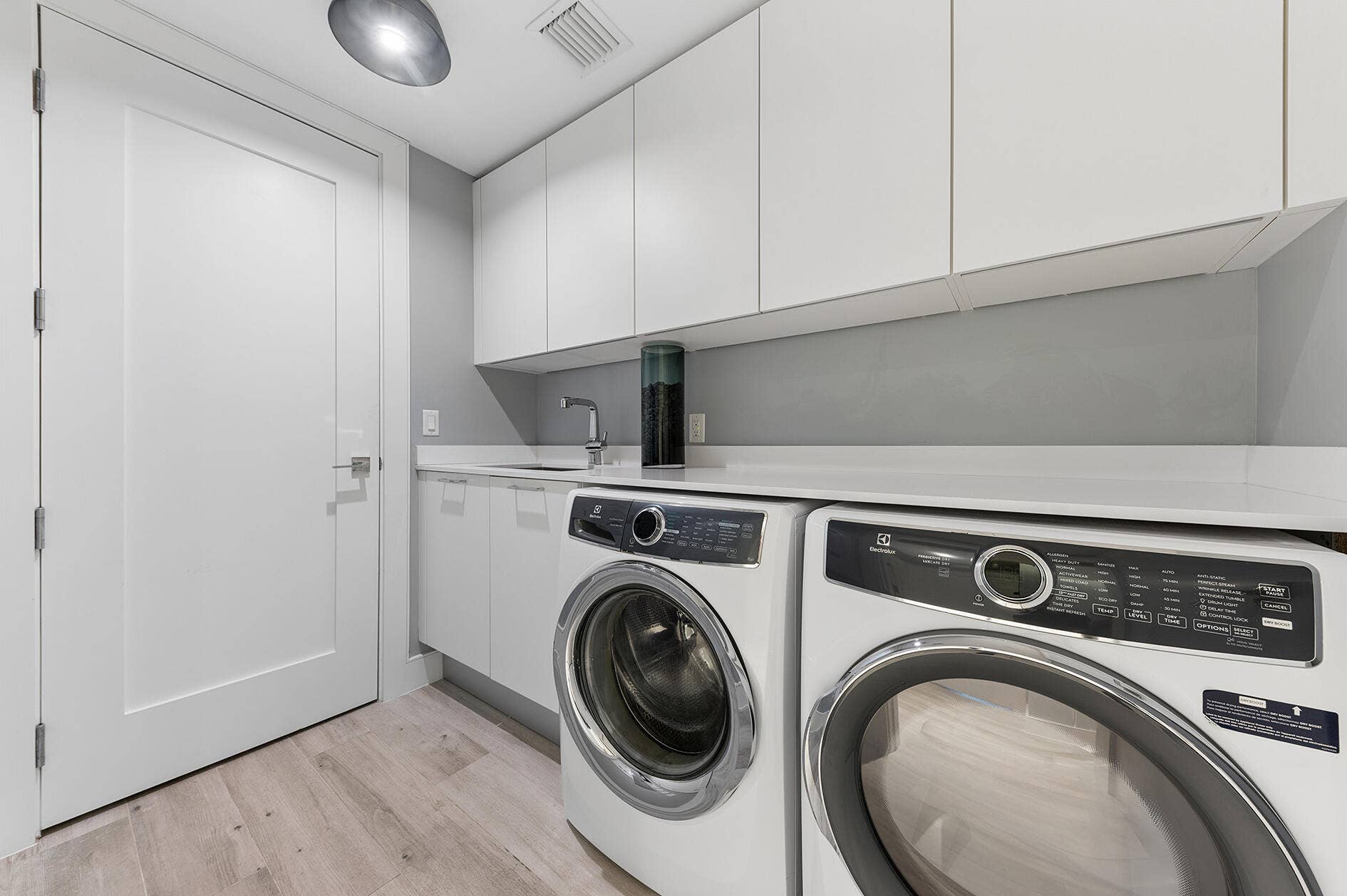 Oversize Laundry Room