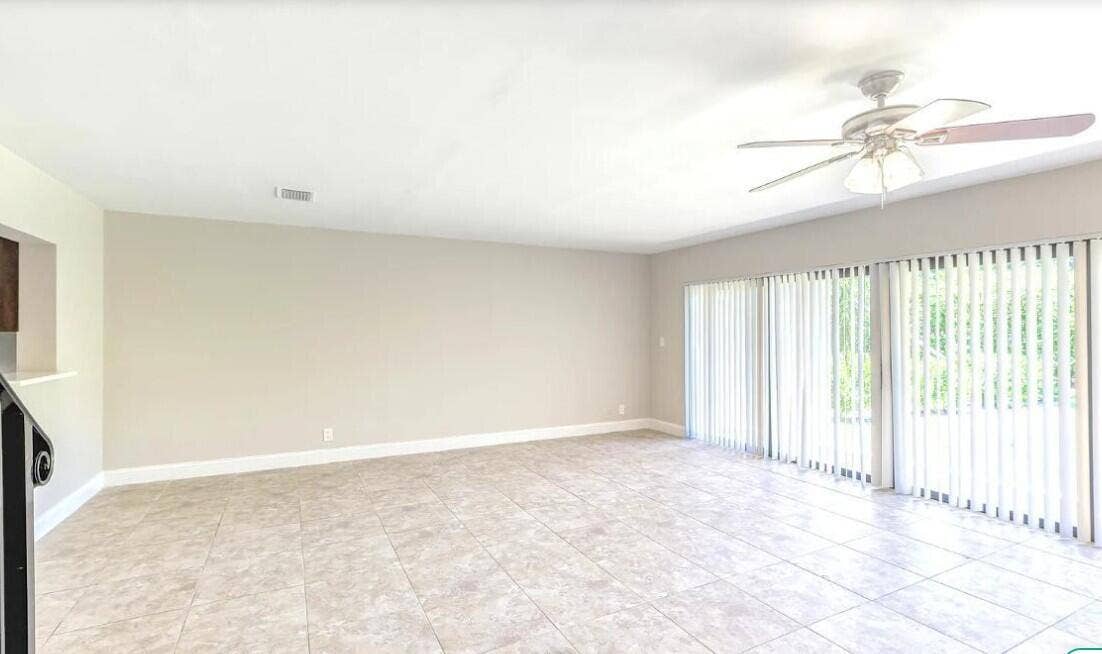 660 Coventry Street, #3, Boca Raton, FL 33487 663-3